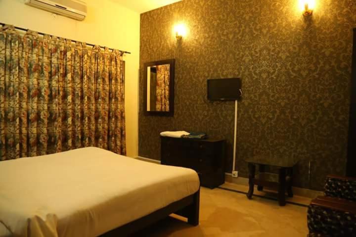 Hotel Sweet Inn Лахор Экстерьер фото